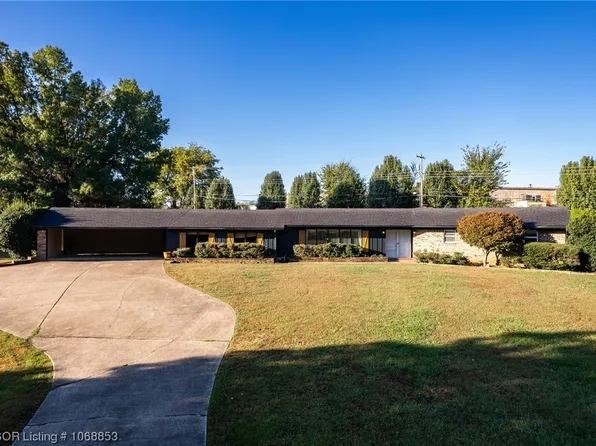 209 Park Dr, Poteau, OK 74953