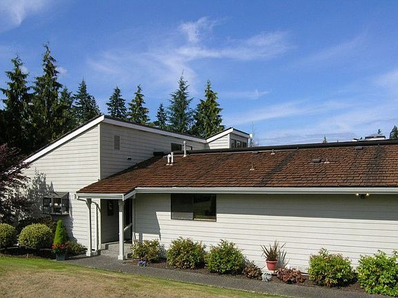 3rd image of 15000 Village Green Dr SE #28