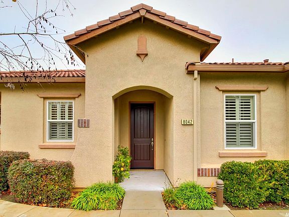 2nd image of 8042 Linda Isle Ln