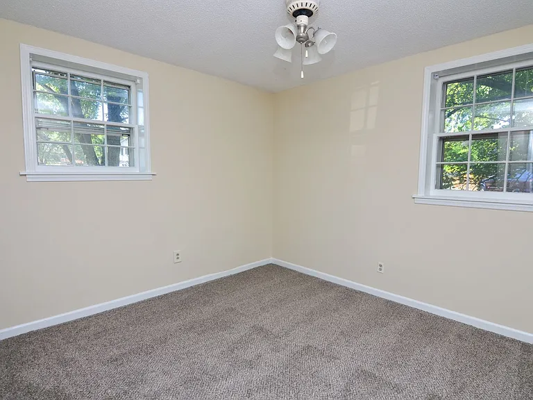 708 Heidi Ct — Photo 11