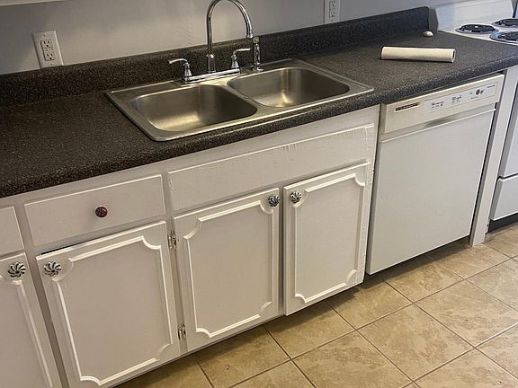 3rd image of 710 Athens Ave #1