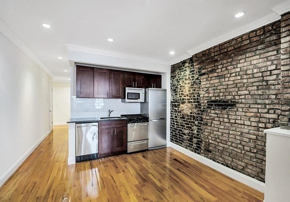 2nd image of 7 Cornelia St #3BB