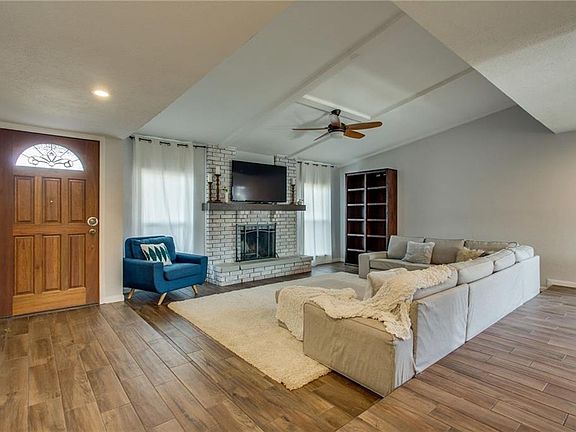 4th image of 211 Woodhurst Dr