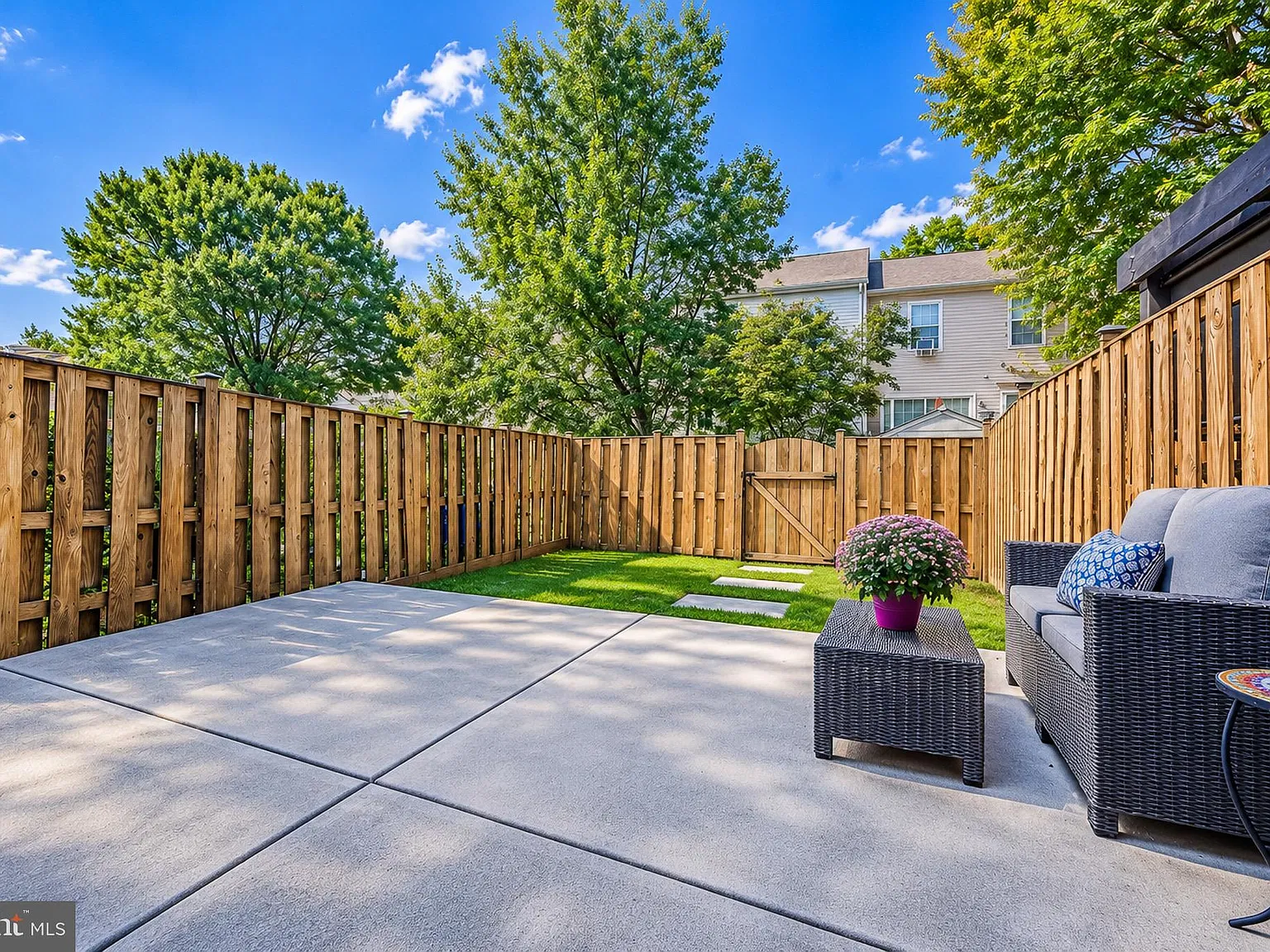 2 bed, 2.5 bath, 1512 sqft, $3,300 — Photo 4