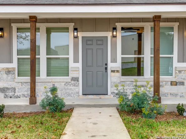 15935 Buchel, LaCoste, TX 78039