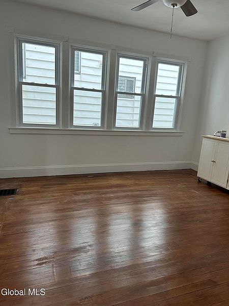 4th image of 234 Pawling Avenue