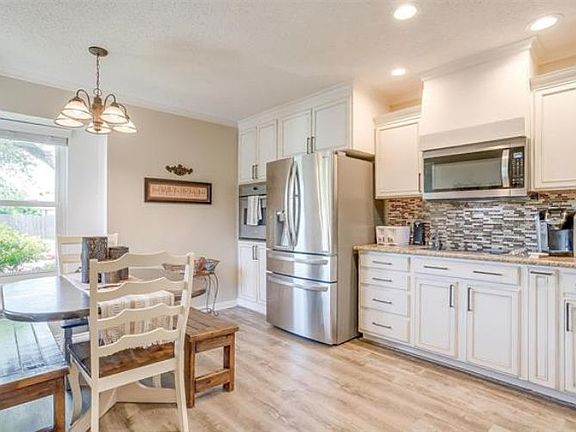 4th image of 829 Colson Dr