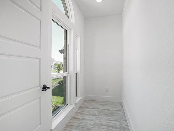 2nd image of 509 Silbury St