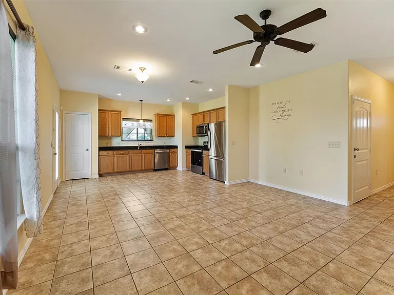 304 Port Dr — Photo 4