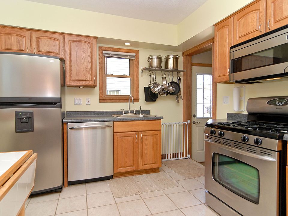 1st image of 3039 McKinley St NE