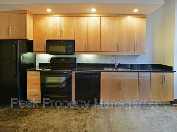 2nd image of 128 N Sycamore St