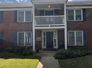 856 N McKnight Rd APT 2W, Saint Louis, MO 63132