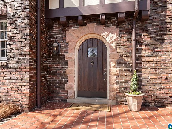 2nd image of 1614 Wellington Rd