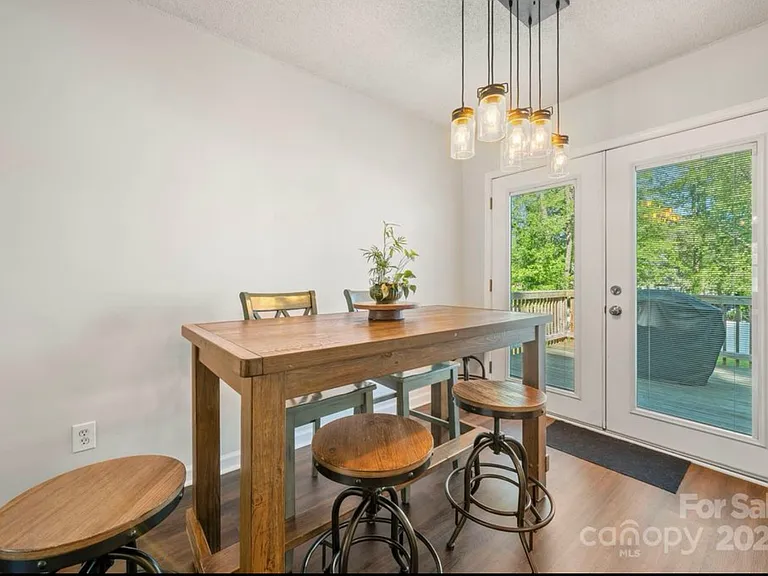 1428 Midlake Ave — Photo 10