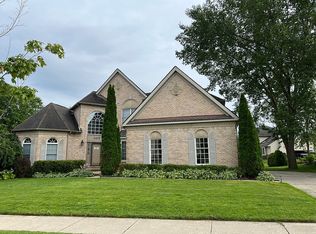 2077 Applebrook Dr, Commerce Township, MI