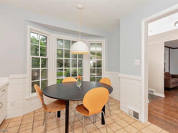 4th image of 21126 Fairmount Blvd