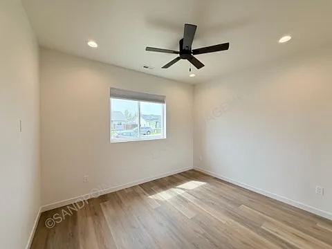 611 W 2nd Ave — Photo 27