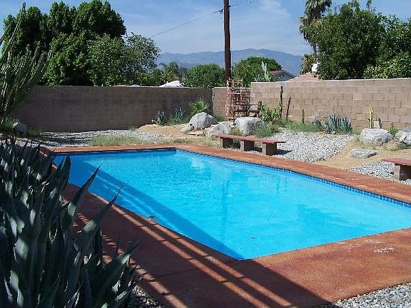 BEAUTIFUL DESERTSCAPED POOL