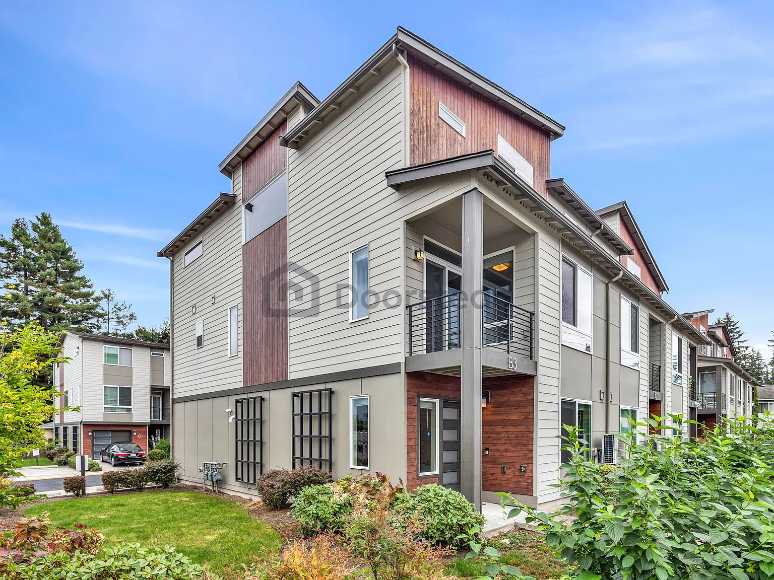 4 bed, 3.5 bath, 2040 sqft, $3,430 — Photo 3