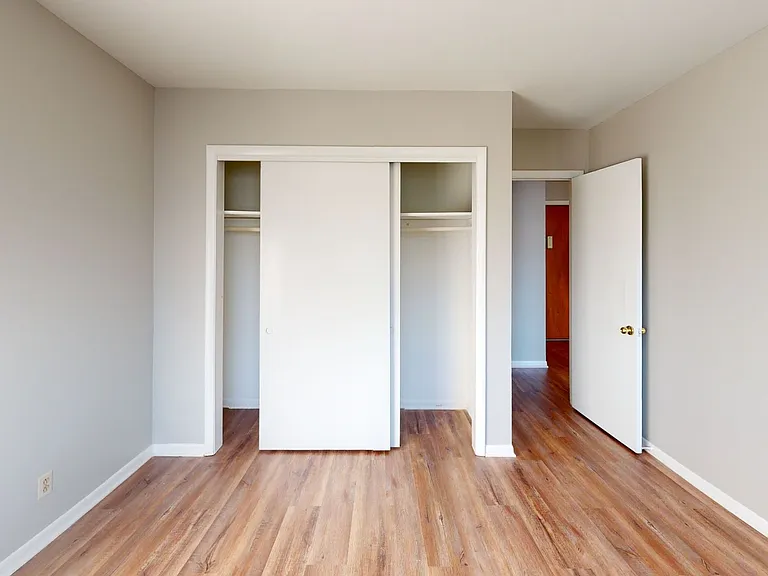 Executive House — Photo 5