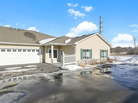 4th image of 158 Kings Pointe Dr