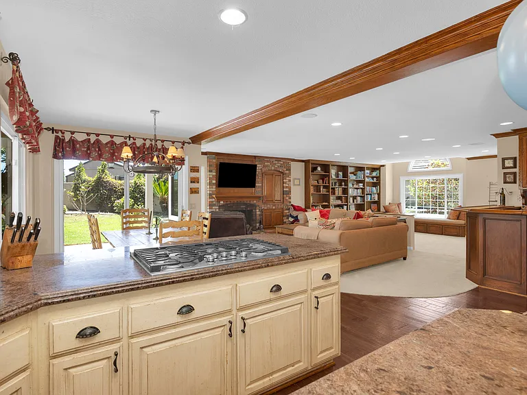 24961 Sandridge Cir — Photo 12