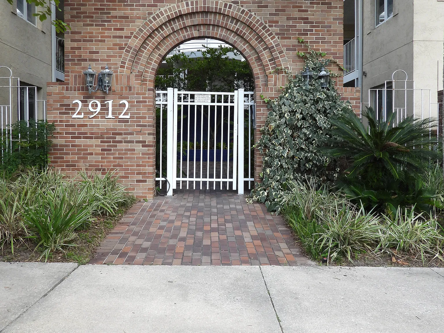 2912 Saint Johns Ave — Photo 2