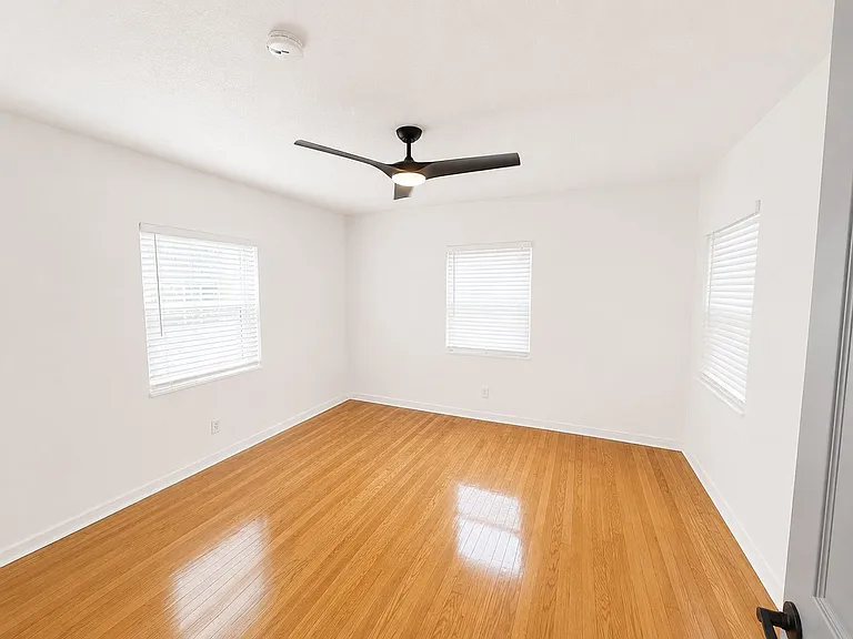3815 W North B St — Photo 12