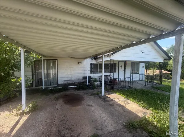 115 Center St, Crocker, MO 65452
