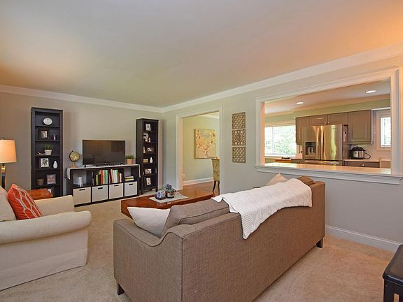 3rd image of 6935 Wetheridge Dr