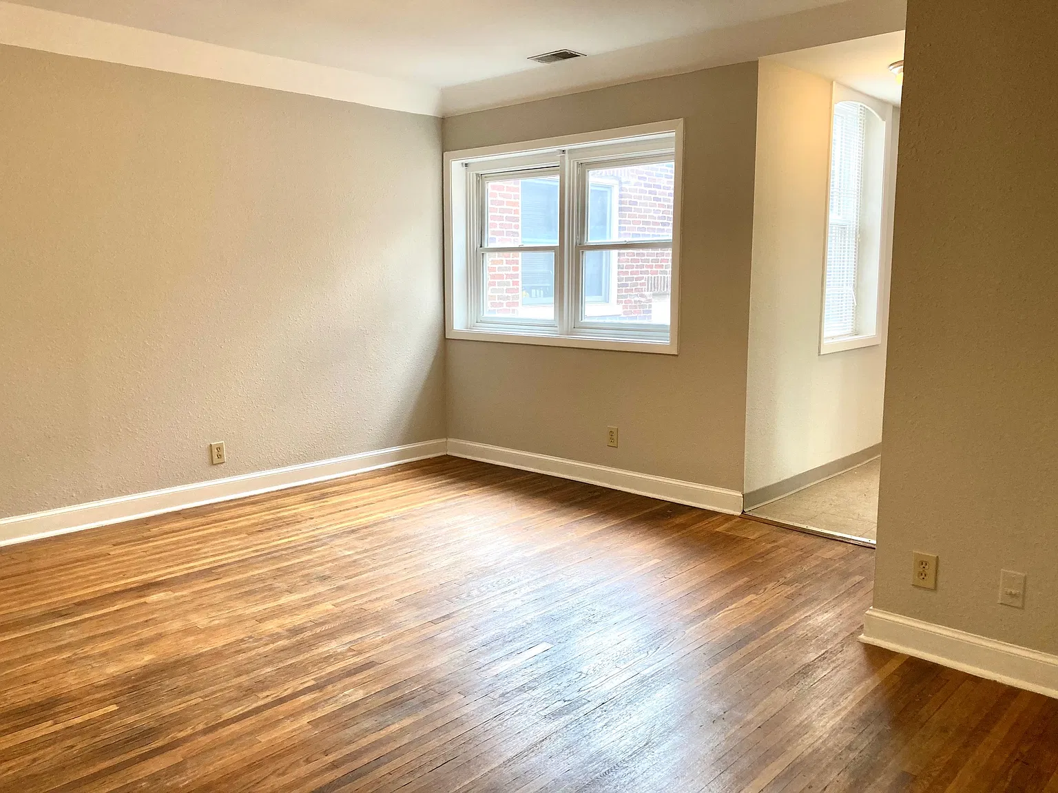 Studio, 1.0 bath, 420 sqft, $760 — Photo 4