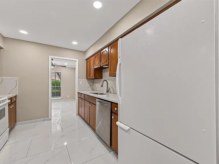 6649 De Moss Dr #649 — Photo 18