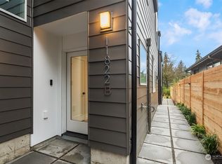 11822 31st Pl NE #B, Seattle, WA