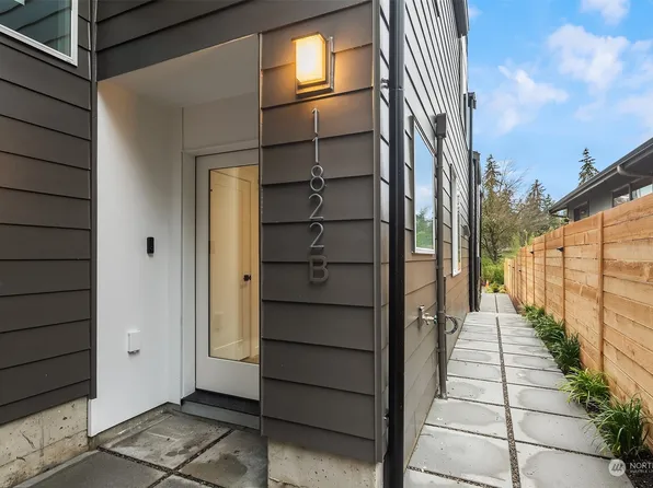 11822 31st Place NE #B, Seattle, WA 98125