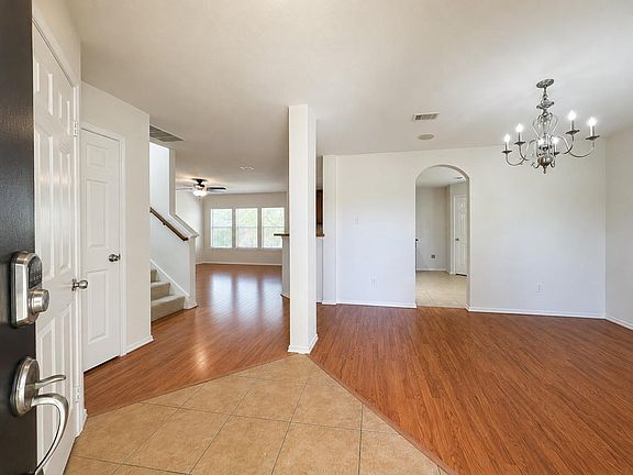 2nd image of 13 Sunnyvale Ln