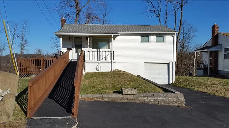 402 Oakhurst Ave photo 1