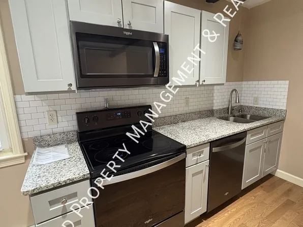246 Mendon Rd APT 6, Woonsocket, RI 02895