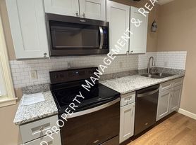 246 Mendon Rd, Woonsocket, RI