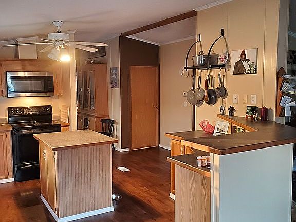 3rd image of 412 Mountain Ash Dr
