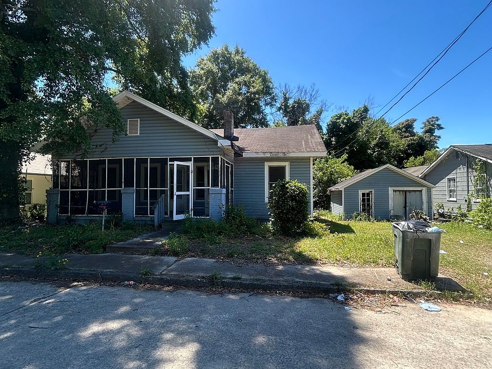 1st image of 526 Nelson St