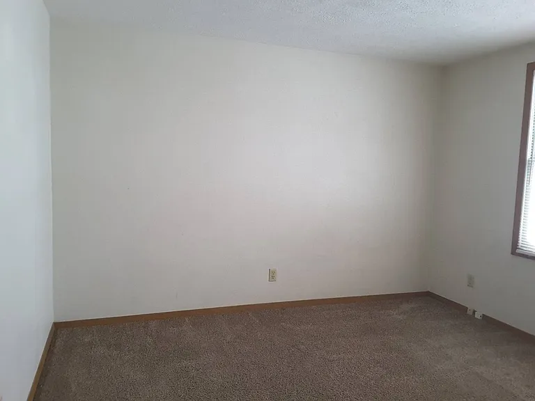 204 S Spring St — Photo 7
