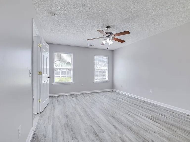 114 Mustang Dr — Photo 13