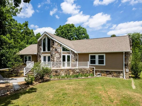 224 Indian Shadows Dr, Maryville, TN 37801