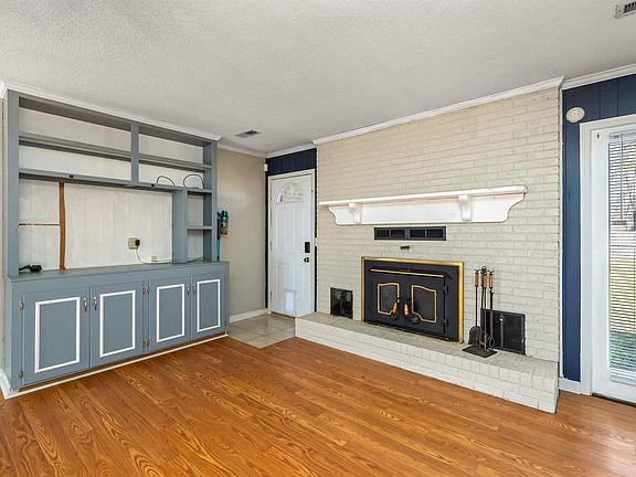 5th image of 2285 Treetop Ln