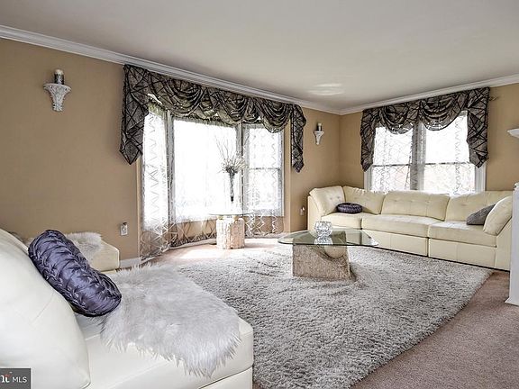 4th image of 15549 Travailer Ct