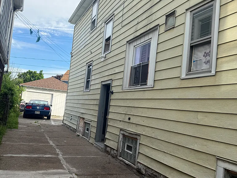 1015 Kensington Ave #2 — Photo 3
