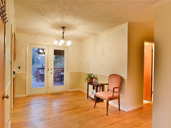 4th image of 1424 Avenue F