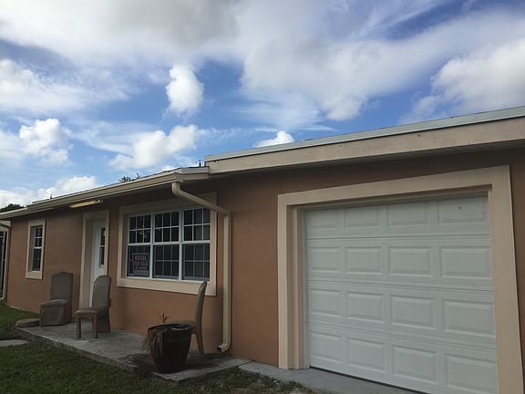 2nd image of 2305 Clubhouse Dr