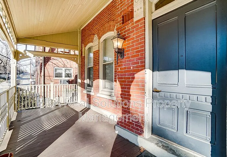 2112-2114 Kemper Ln #3 — Photo 4