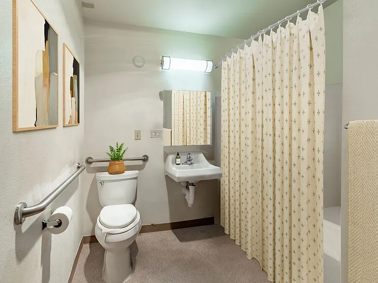 Marine Plaza Apartments — Photo 6